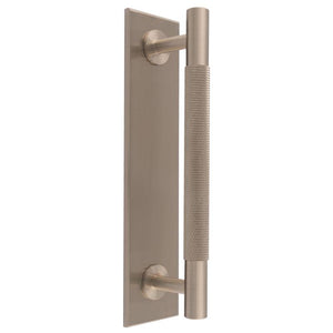 Carlisle Knurled Kitchen Cabinet Pull Handle On Backplate 168mmx48mm (128mm Pull)